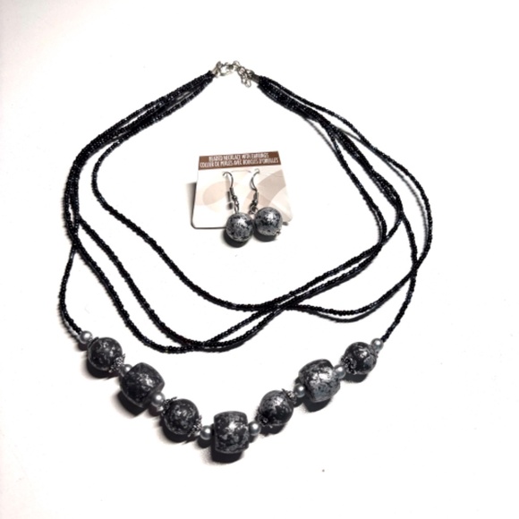 Set of beaded multi layered necklace and earrings - black and silver - Picture 6 of 6